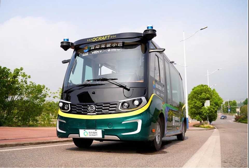 Alt Text / Dragon Boat ONE is the first driverless minibus deployed by QCraft, also known as QCraft unmanned minibus 